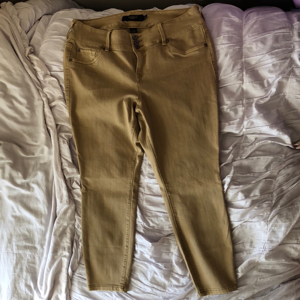 Torrid leggings, khaki color, barns new with tags